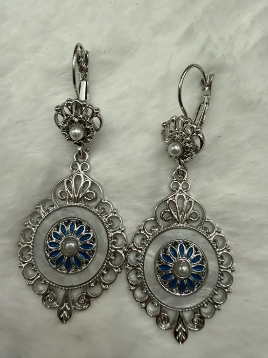Silver tone pierced earring lot-Butterfly Hoops, Turquoise Oval & Filigree Drop - Picture 5 of 7